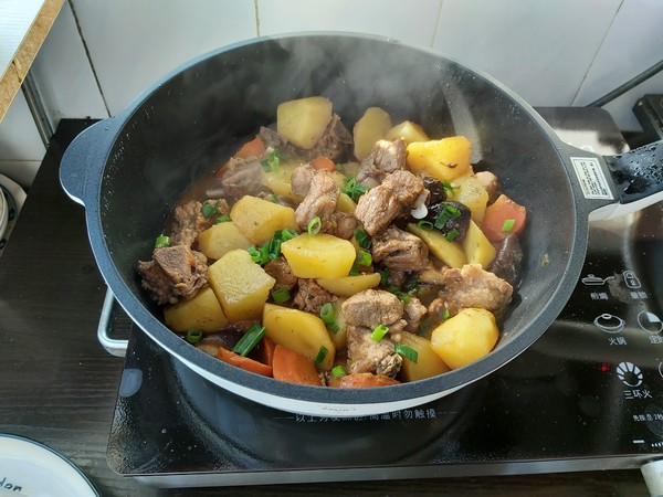 Braised Pork Ribs and Potatoes recipe