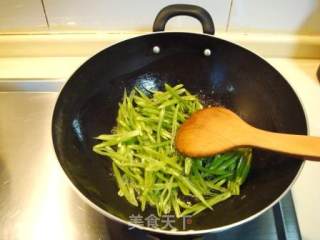 Assorted Fried Noodles with Shredded Pork recipe