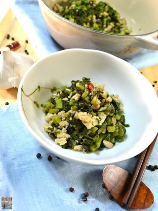 Griddle with Minced Pork and White Radish Leaves recipe