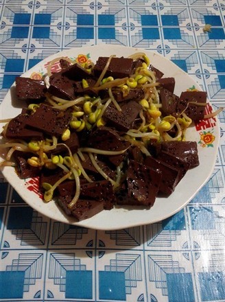 Stir-fried Blood Tofu with Soybean Sprouts