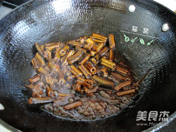 Grilled Rice Eel with Garlic Sprouts recipe