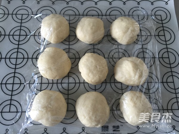 Medium Type Coconut Bean Paste Bread recipe