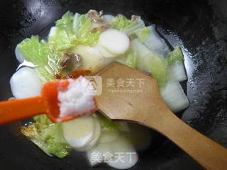 Boiled Rice Cakes with Chicken Gizzards and Cabbage recipe