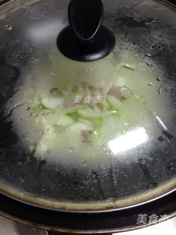 Stir-fried Pork with Gourd recipe