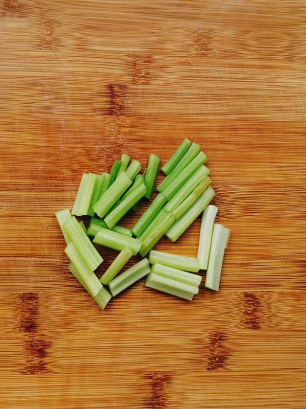 Stir-fried Pork with Fungus and Celery recipe