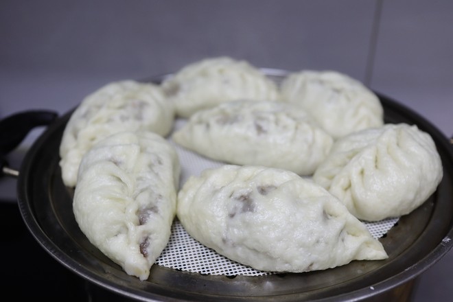 Steamed Buns with Deer Antler and Mushroom Sauce recipe