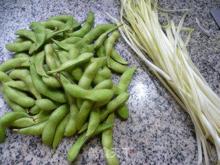 Stir-fried Edamame with Leek Sprouts recipe