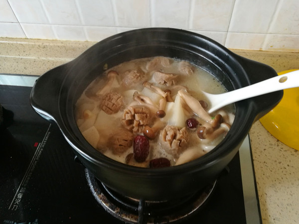 Casserole Beef Balls, Taro, Crab and Yellow Mushroom Stew recipe