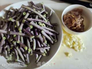 Fried Beans with Pork Slices recipe