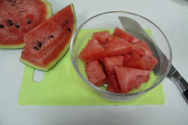 Relieve Heat and Thirst in Summer-homemade Kiwi Watermelon Popsicles recipe