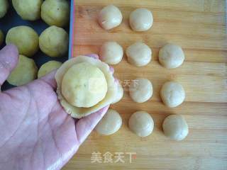 #新良第一节婚纱大赛# Cantonese-style Mung Bean Paste Egg Yolk Mooncakes recipe