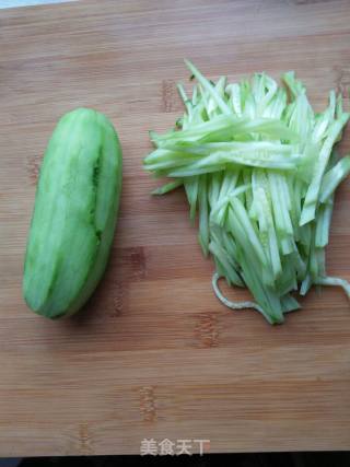 Pork Ears Jellyfish and Cucumber Shreds in Cold Dressing recipe