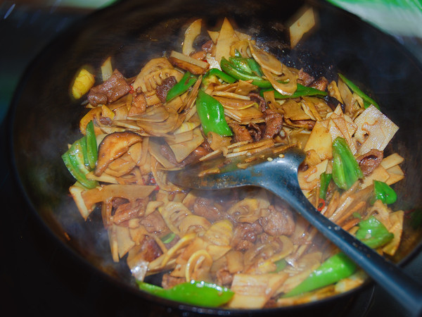 Stir-fried Pork with Spring Bamboo Shoots recipe