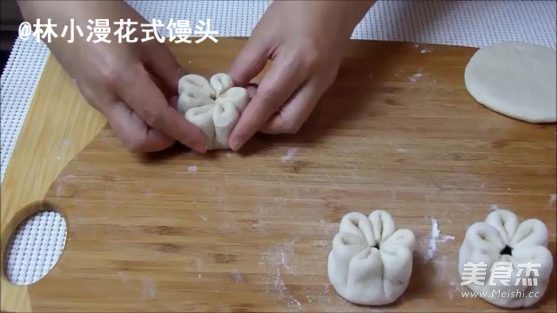 Simple Chocolate Flower Buns recipe