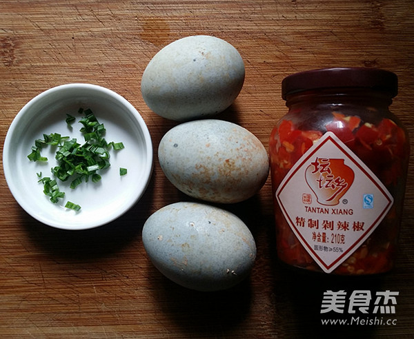 Chopped Pepper Preserved Egg recipe