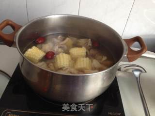 Hericium and Corn Chicken Soup recipe