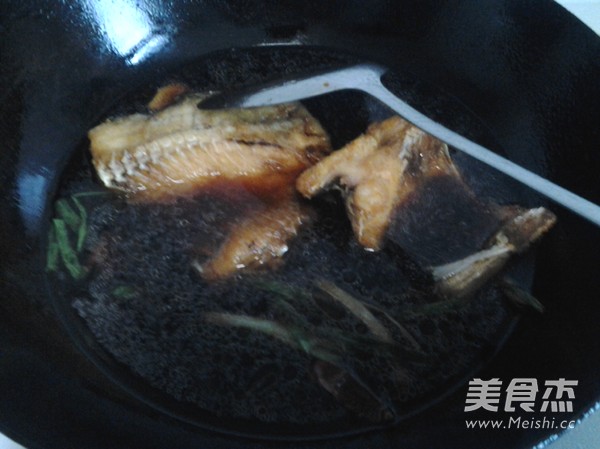 Braised Fish Cubes with Radish recipe