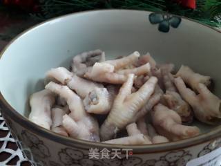 Sauce-flavored Chicken Feet recipe