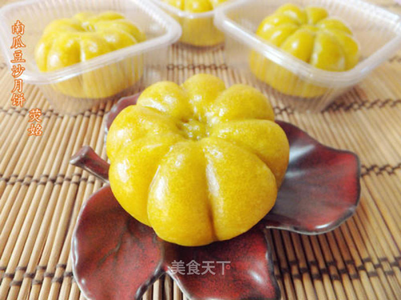 Beautiful Pumpkin Bean Paste Mooncakes recipe