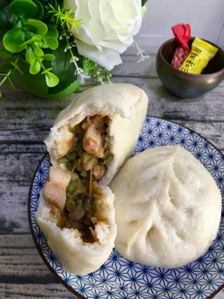 Beans and Vermicelli Pork Bun recipe