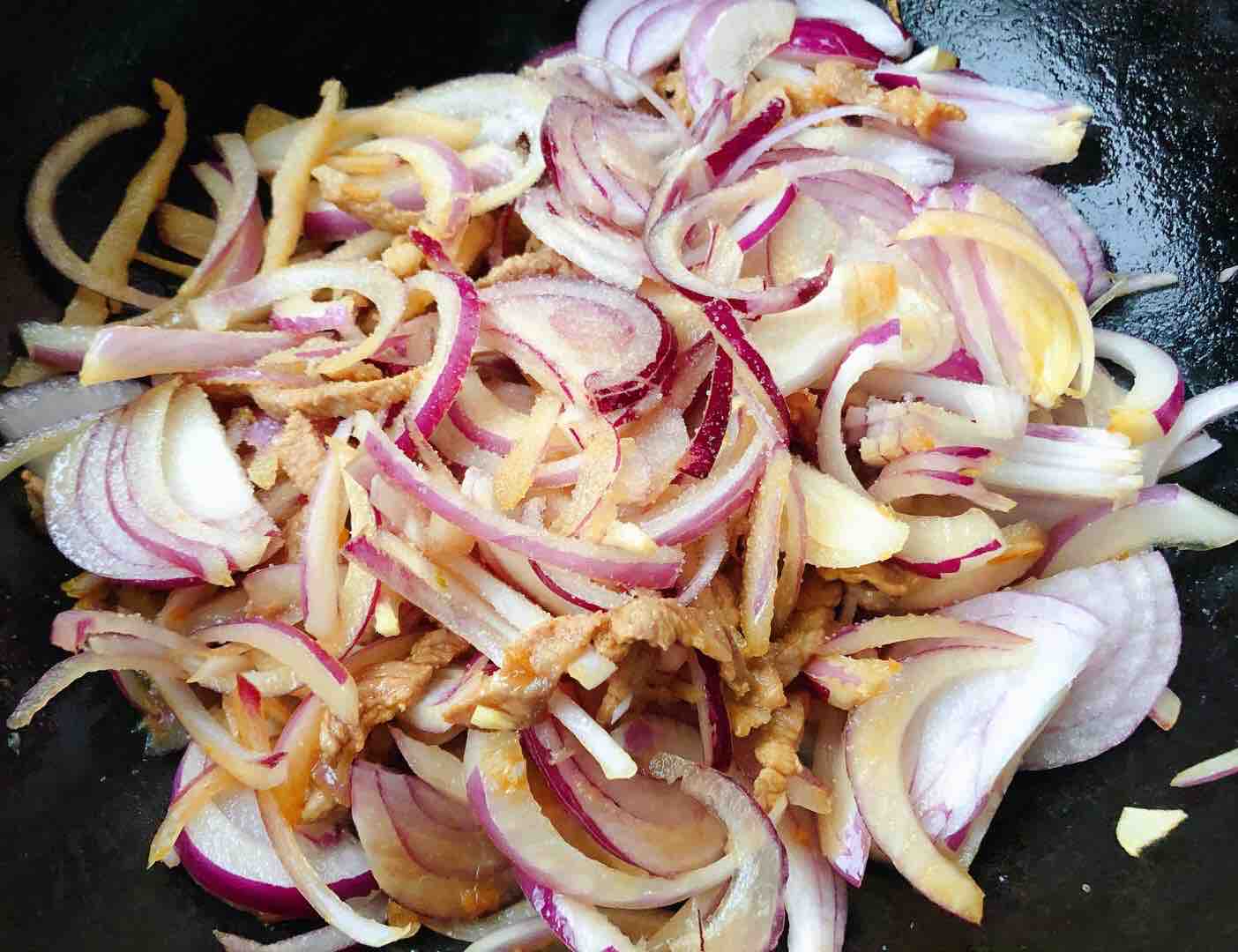 Stir-fried Shredded Pork with Onion recipe