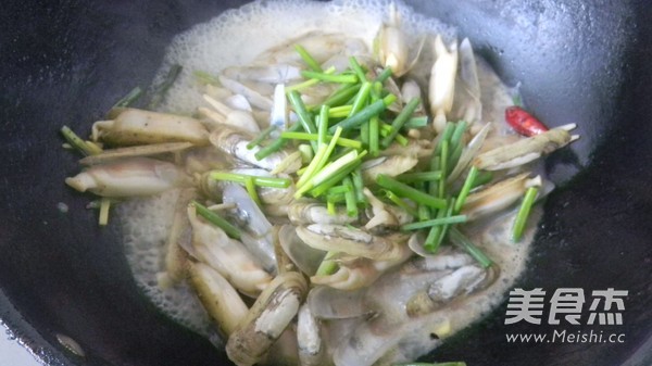 Fried Razor Clams with Green Onion and Ginger recipe