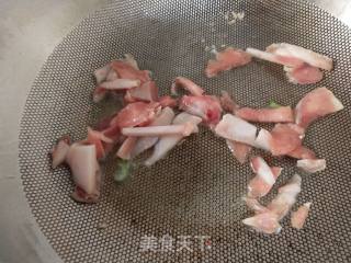 Stir-fried Pork with Chrysanthemum recipe