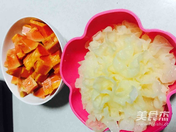 Papaya and Tremella Soup recipe