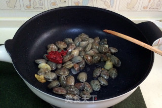 Stir-fried Clam with Red Grain recipe