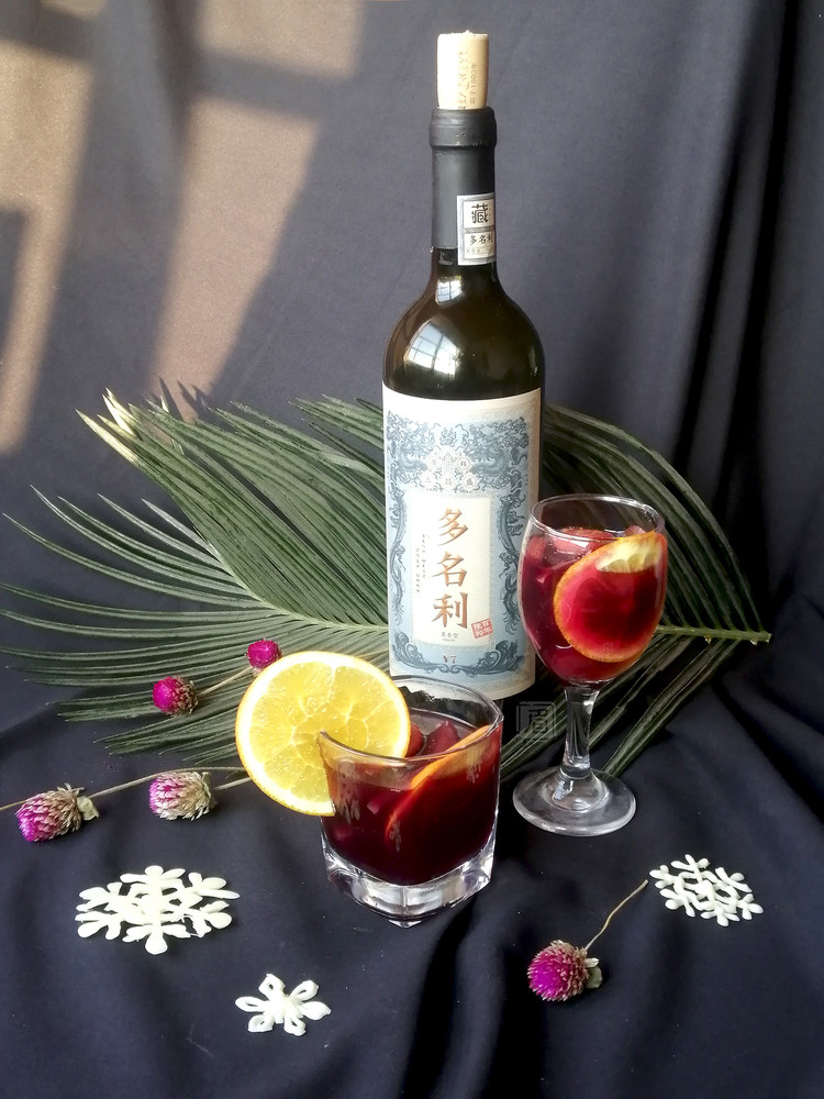 How Can Christmas Party be without Wine? Fruity Christmas Mulled Wine is Given