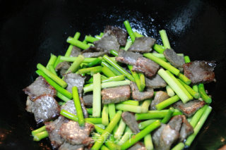 Home Cooking: Stir-fried Beef with Garlic Moss recipe