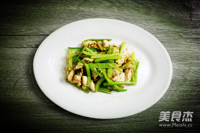 Stir-fried Chicken Breast with Celery-the Practice of Weight Loss Period recipe