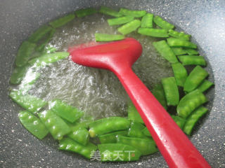 Fried Corn Kernels with Snow Peas recipe