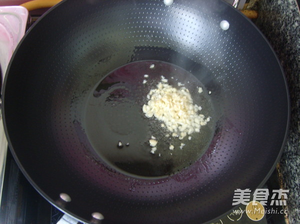 Stir-fried Bitter Gourd with Dace in Black Bean Sauce recipe