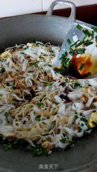 Fried Noodles with Scallion and Oyster Sauce recipe