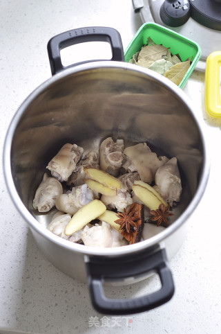 Golden Needle Stewed Trotter recipe