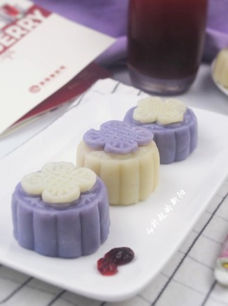 Cheese Cranberry Snowy Mooncakes