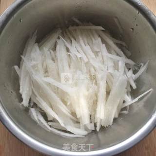Crispy Shredded Radish with Cold Dressing recipe