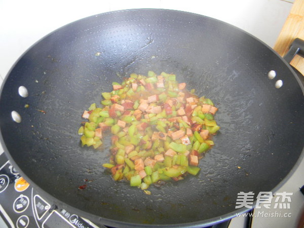 Ham, Green Pepper, Spicy Black Bean Sauce Noodles recipe