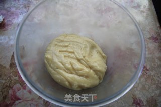 Mooncake with Lotus Seed Paste and Egg Yolk recipe