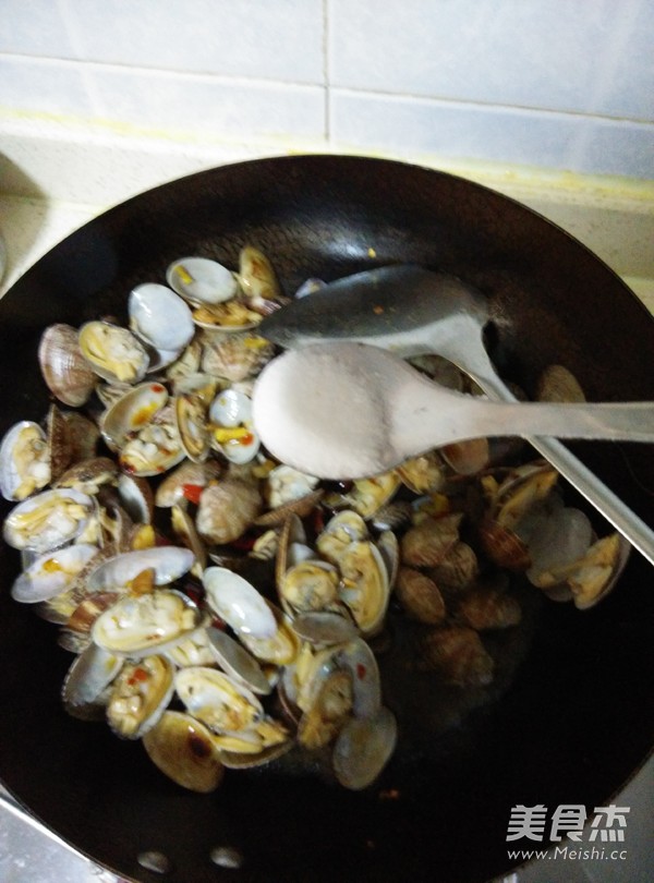 Stir-fried Clams with Chili Sauce recipe