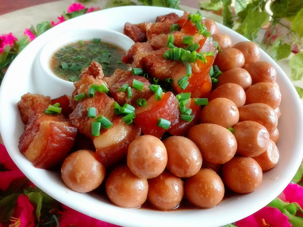 Braised Pork with Quail Eggs recipe