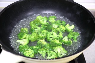 Salted Egg Yolk Sixi Meatballs recipe