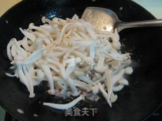 Stir-fried Beef with Crab Mushroom recipe