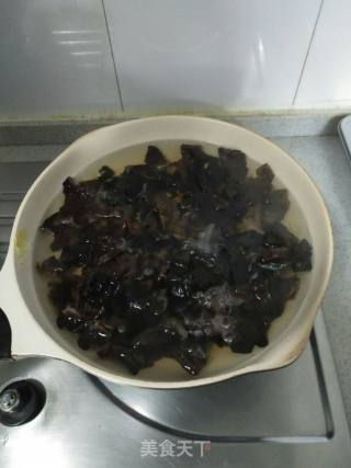 Stir-fried Bell Pepper with Cabbage Fungus recipe