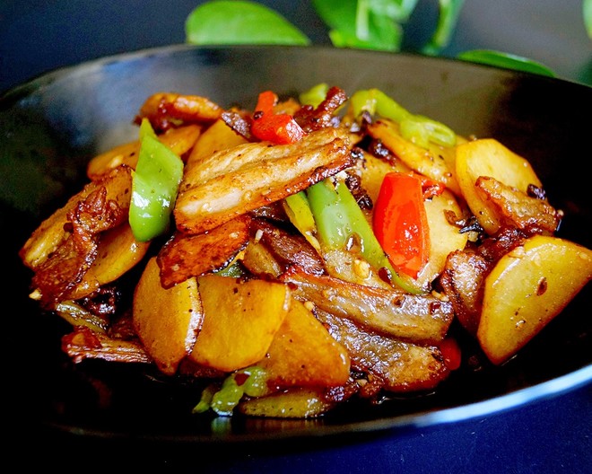 Stir-fried Potato Chips with Pork Belly recipe