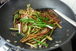 Fried Bracken with Dried Shrimp recipe