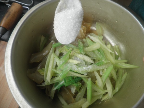 Celery Tossed with Vermicelli recipe