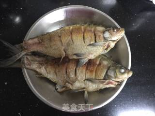 #春食野菜香#fried Wuchang Fish with Pepper Leaves recipe