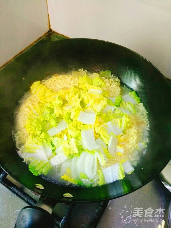 Cabbage Instant Noodles recipe